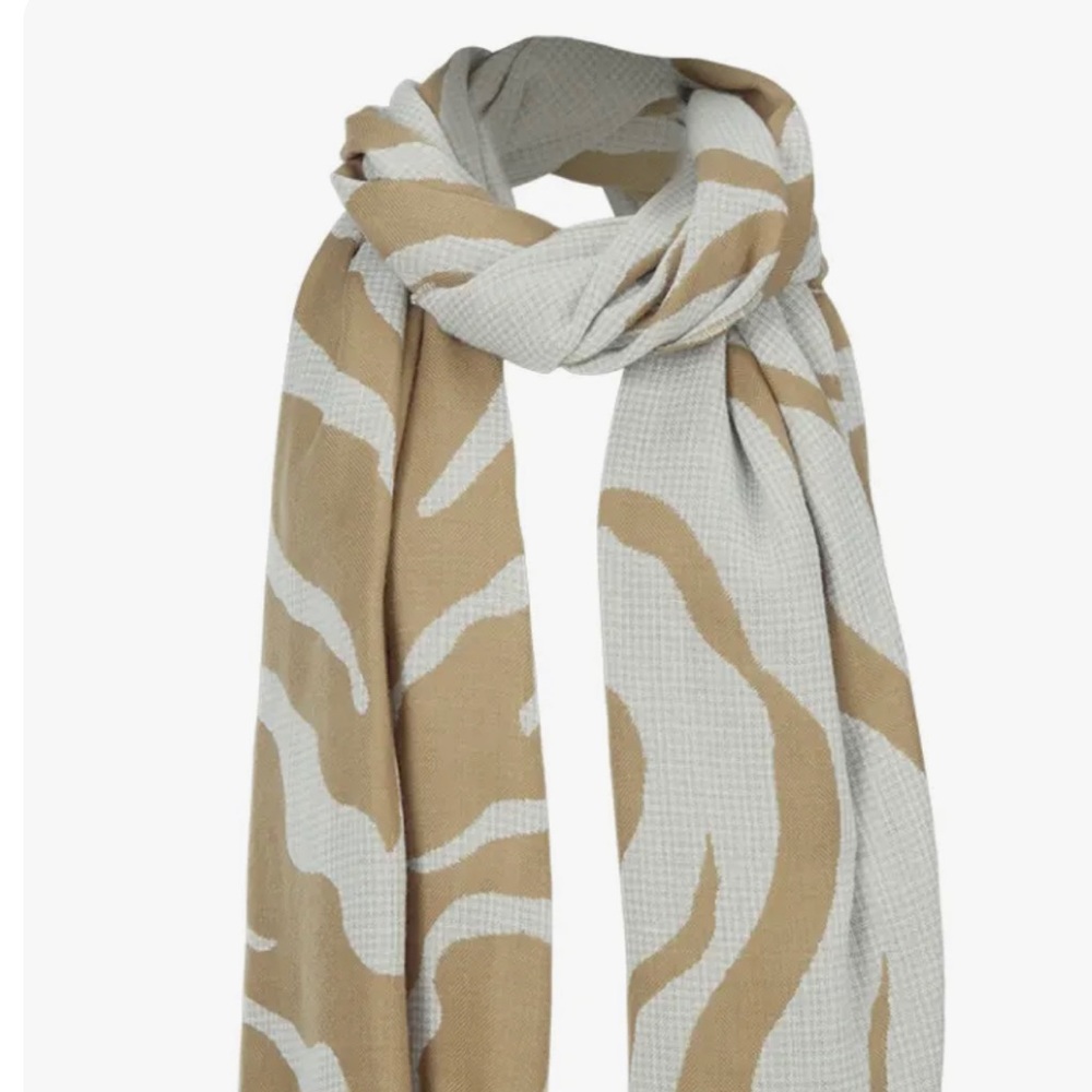 CABI Fall 2021 Ltd Edition Tigress Scarf #4268 NWT